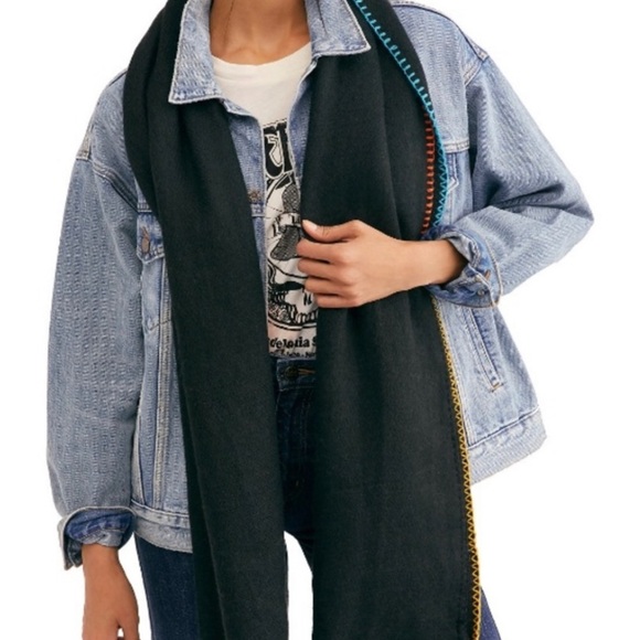 HP 🎉 FREE PEOPLE Common Thread Blanket Stitch Rectangle Scarf/Wrap in Black NWT - Picture 6 of 9